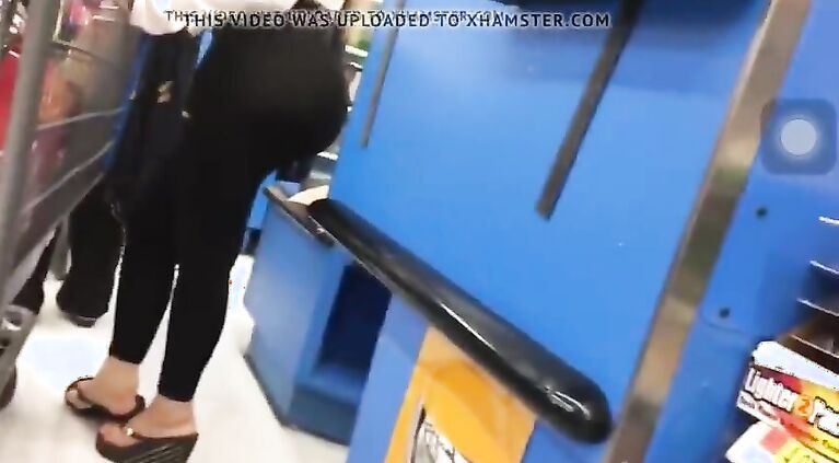Fake Latina butt showing her huge booty