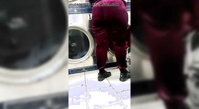 Jiggly Huge Ghetto Butt Bending (VPL) 3