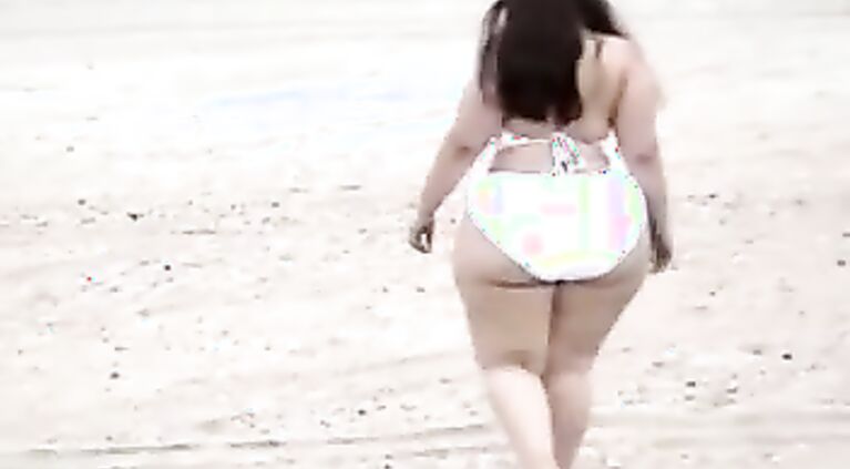 PLUMP Diamond at the Beach
